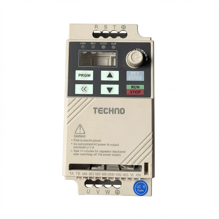 اینورتر اقتصادی ورودی تک فاز 1.5KW تکنو TC100M-00150S2